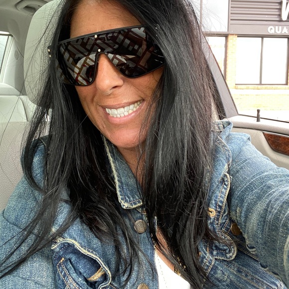 Meet your Posher, Kimberly - Picture 2 of 3